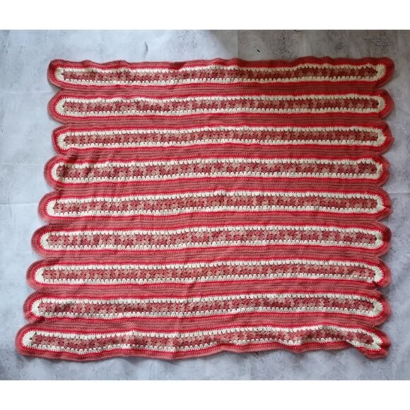 Vintage 70s Crochet Blanket With funky Pattern and edge - Picture 4 of 4